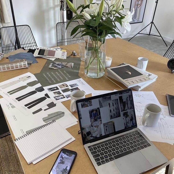 Fließende Soße in einer Pfanne